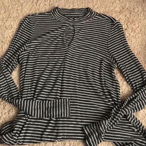 American Eagle key-hole long sleeve